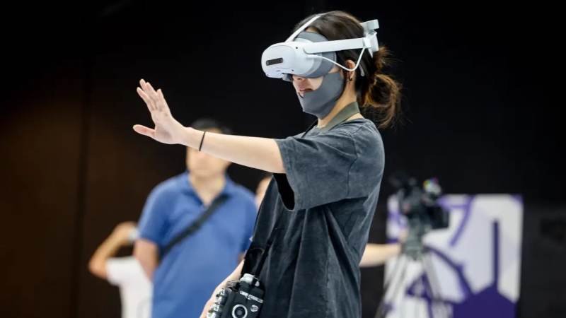VR大空间定位方案迭代观察：激光基站与视觉算法路线分化